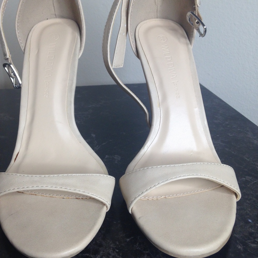 Beige heels - single strap